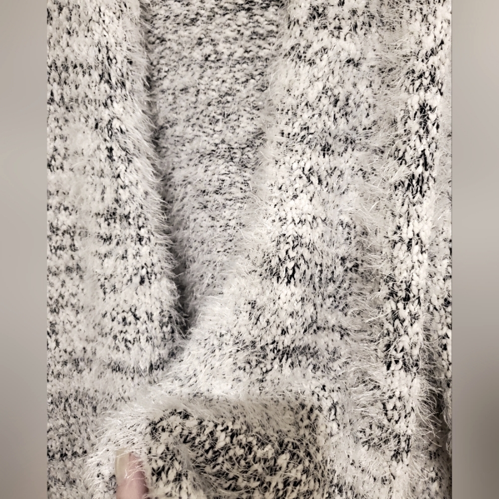 89th & Madison NWOT- Cozy Women's Black/White Sweater SUPER SOFT, Lds.size MED. - Picture 2 of 8